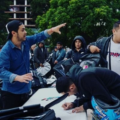 👉Licenciado en Comercio Internacional 🚛🚢✈️
👉Maestro en Administración Pública 💻🧾⚖️
👉Emprendedor y luchador Social
👉Orgulloso Tlalnepantlense