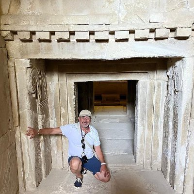 Historian. Archaeologist. Guide. Founding member of the Spanish Association of Egyptology. Board member of the Mediterranean Phoenician Studies Foundation.