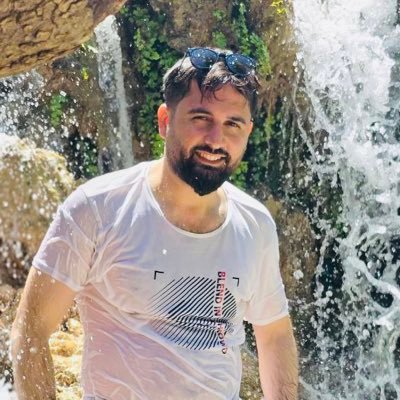مردووەکان زیاتر لە زیندووەکان گوڵ وەردەگرن ،
چونکە لای مرۆڤەکان هەستی پەشیمانی بەهێزترە وەك لە هەستی سوپاسگوزاری