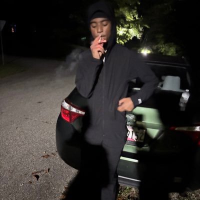 2evan_'s profile picture. troll on here