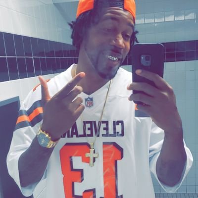 BigSlim1700's profile picture. Just Phuqn Around 🤷🏾‍♂️🍻