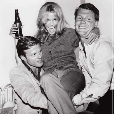 lovemebyelvis's profile picture. fuck my stupid gay faggot life