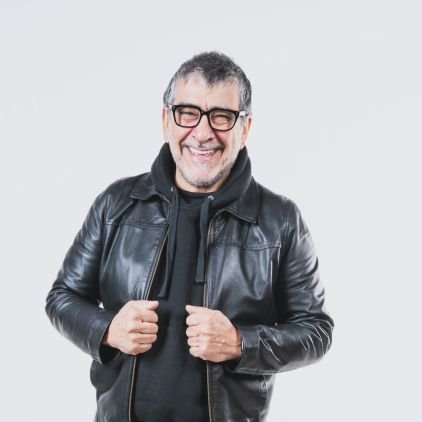 Economista, docente, militante de las causas populares. Papá de Alejo, Joaquín, Julián y Jana. Docente UBA y UNM y de @somosgelatina
