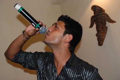 kaarykarthick's profile picture. 