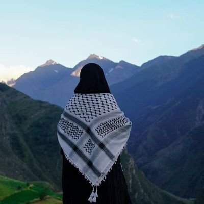 -
ضُمّوا الأحبّةَ بالدُعاءِ لطالما
أغنى عن الوصلِ الكثيرِ دُعاءُ