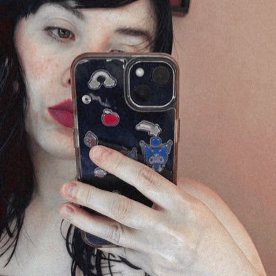 laemmecee's profile picture. Soy del 9 de Octubre, el mismo día del natalicio de Lennon pero 51 años después. Amante de abejas.🐝
Fundadora de: @peleacomochicam 💖⚡