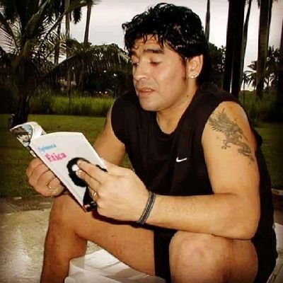 danicentron99's profile picture. Si un hombre cualquiera que se cree rey está loco, no lo está menos un rey que se cree rey