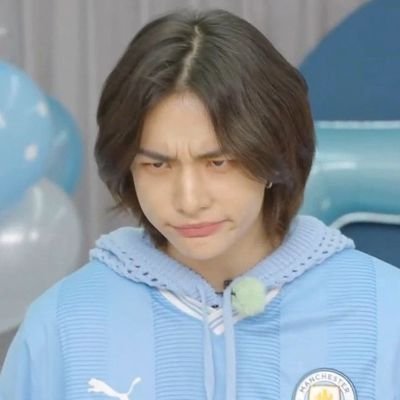 hynnoow's profile picture. u gotta laugh everything off.