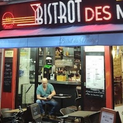 Yazid,cest un mythomane professionnel,mauvais payeur sans honte ni parole,juste un petit carroteur qui se fait passé pour un grand ET SURTOUT NE LUI PRETEZ RIEN