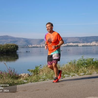 Με μύτη ελβετικό σουγιά.
Εγώ για μύτη έχω την κορφή του Παρνασσού, τόσο χοντρή, τόσο λογοτεχνική και τόσο πρακτική.
#team_λεοπαρ