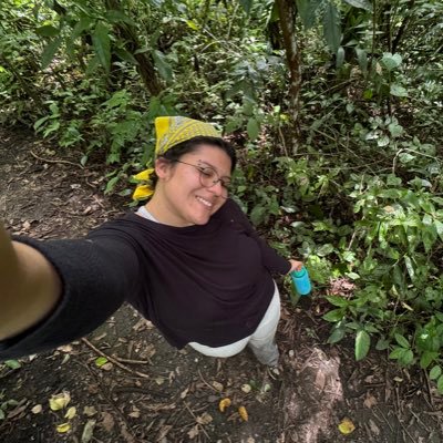 dizque estudio al ambiente desde la(s) ciencia(s), pero solo quiero ser una planta. 🌱 //hablo mucho de mis sueños y de mi novia 🦋✨ ah, también lloro un chingo