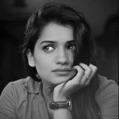 म्हारो राजस्थान(*^▽^*)रंगीलो राजस्थान🏜
राधे राधे जय श्री कृष्णा 🖤🌚
🇮🇳🇮🇳💚
#wish me 1 Janurary🎂🎉🫶Follow me & Get Back💯🆓
