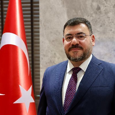 Kayseri Develi’den Kitapçı Bekir’in (Hira Kitabevi) oğlu, Fıraktınlı Asker Hoca'nın torunu; A.Cahid, B.Taha, M.Seha ve Esma’nın babası.