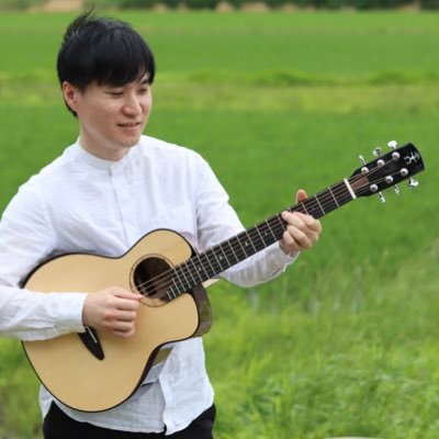 指弾きギタリスト。ハーモニクス研究・ギャロッピング・面白奏法・音楽ネタを呟きます。ライブ情報・CD通販やサブスク音源・オンライン講座「指弾きギター道場」・ギターレッスンのお問い合わせは ↓のリンクから↓