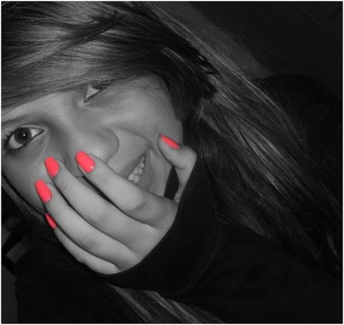 Canceriana, 16 anos, Botafoguense, carioca, adoro meu violão e Taylor Swift. Sou viciada em música, esmaltes e moda! (: