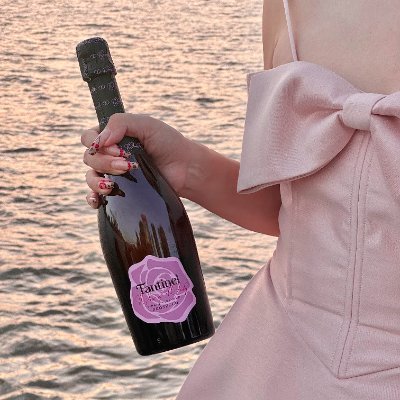 BrendaOnlyLove's profile picture. I like food and wine tasting and hope to find like-minded friends.
Beauty is not what time gives you, but what you give time.