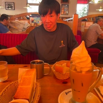 福岡市天神にあるノーレート麻雀店「麻雀First」のスタッフをやっています/Firstは初心者に優しい麻雀店です/趣味は麻雀。リア麻もネト麻もたくさん打ちます/雀魂→雀聖2/麻雀First公式→@MJfirst_2024330