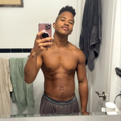 Just here to tweet dumb shit and show off body progress. 💪🏾 #BLACKLIVESMATTER