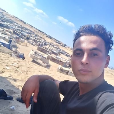 I live in Gaza, my dreams have been shattered, and I hope for a new life with the help of people like you. ððĨðð
