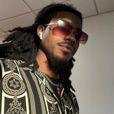 24 • 🇧🇸✈️🇨🇦 • we go gym 💪🏾• English major • PhD in yapping, minor in being cool and mysterious • my girl @ITSRAVENNWORLD 💖 • “I be that pretty mf man ✨”