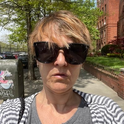 (she/her) publishing professional. acquisitions & marketing, partner @amphoraepub, hurt/remainder sales at pinto books, & #breastcancersurvivor