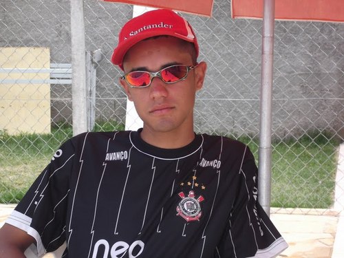 Guiado por Deus, vigiado por vermes.