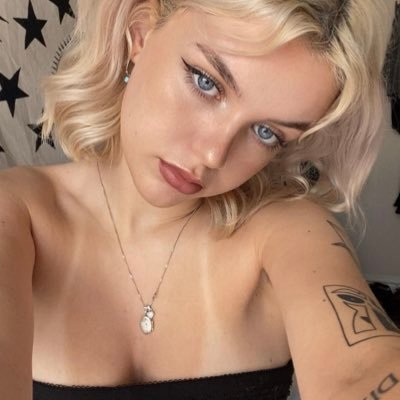 auburnhopes's profile picture. warm feelings amongst the green ⭐️⭐️⭐️