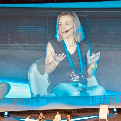 cafeybici1's profile picture. Anestesióloga + Valencia + Coffee➕Triatleta☕️🔥 🚴‍♀️Yonkie del buceo 🐙 Ardilla exploradora modo IA