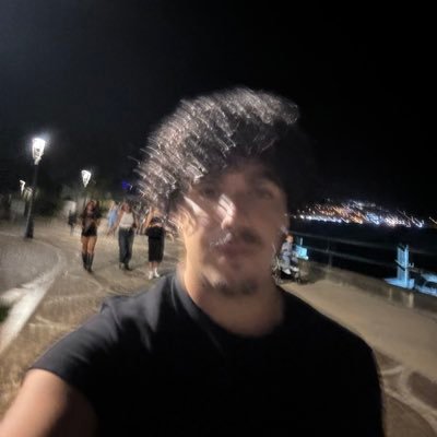 arixgrande04's profile picture. 