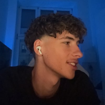 18yo | French🇫🇷 | I only respond to onlyfans😝 | https://t.co/vS7OBMICRq Backup: @realtonytay