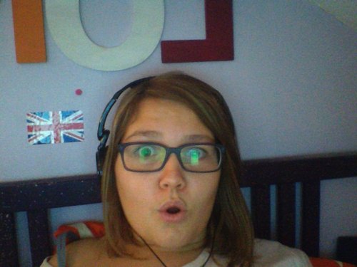 Hi, my name is Justine and i'm 18. And I enjoy life :P