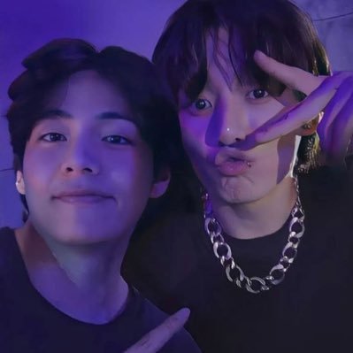 Feral_floret's profile picture. 💚🐰💜🐻