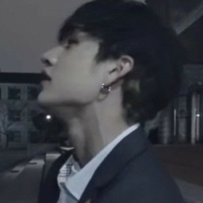 makaowu's profile picture. i should probably become a little more self-accomplished or something!!