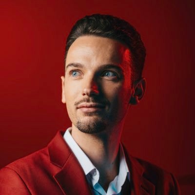 LeoBriere's profile picture. Spectacle « EXISTENCES » 🎟️ À partir du 10 octobre au Théâtre du Gymnase et en tournée. 📖 Et aussi en librairie avec « La Puissance du Mentalisme »