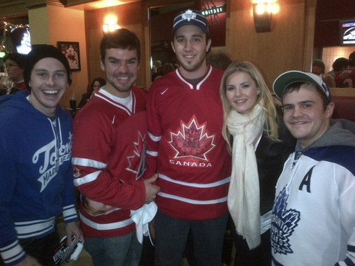 iarse021's profile picture. love to put that little white ball in the hole and that little black puck into the net!