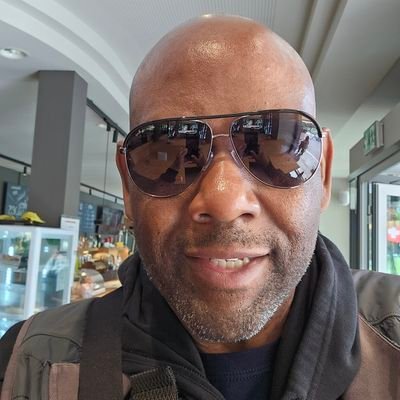 Sterling Tyson is an American screenwriter, Filmmaker 🎬🎞 and humanitarian 💸. Lover of Jazz and House. Professional Shoplifter 🛒👀🙄 #keepgoing