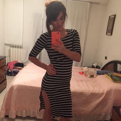 eh coucou salut a tous , je recherche a me faire des amis et autre je veux dire je recherche une relation sérieuse et je bloque les pervers merci 🙏🤞❤️