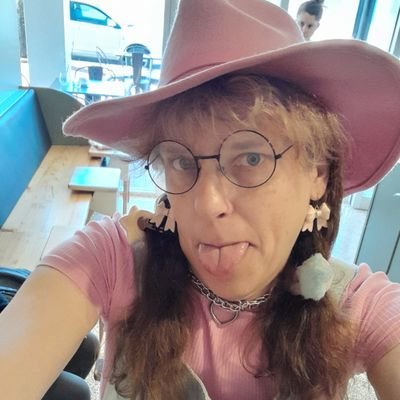 dressing pretty, cute and genderless while living in an amazing, happy, healthy, wonderful, solid relationship with my beautiful, sexy wife @boobles2oo3