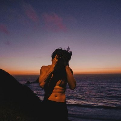 ( Christian Yu, DPR Ian ) — Sydney 90's guy with charming tattoos who can pulled everyone down into dream galaxy because of his masterpieces.