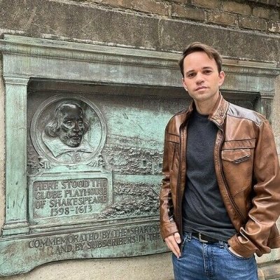 Screenwriter on IMDB, Coverfly Red List, novelist @TitleTownPub, studied @TheSecondCity @UWMadison, worked for @49ers and @Packers, love the Beatles and cats