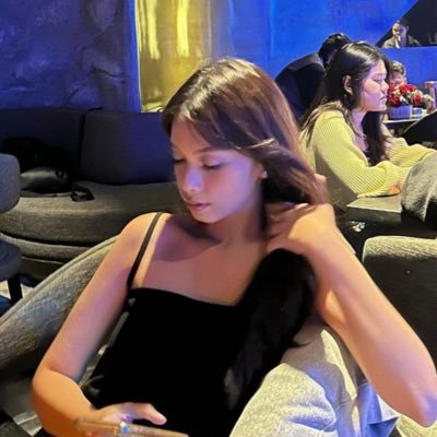 anoviany_'s profile picture. 🇮🇩 | Communication (advertising) student | | I am a fan of food, travel, creativity, and culture 📚🌏🌱✨