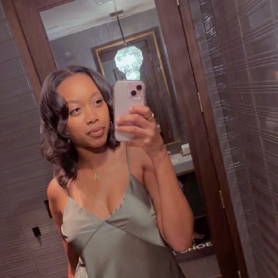 MissMcWhinnie's profile picture. you are a divine elephant with amnesia. sweetheart oh' sweetheart you are God hiding from herself. :-*