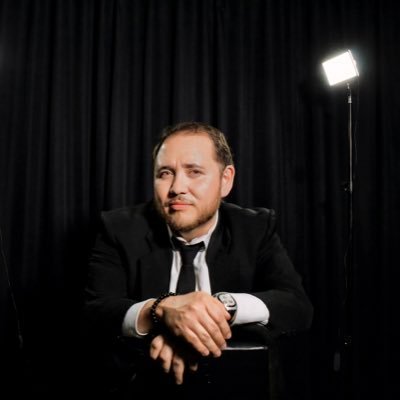 Lic. en Com. y RRPP/MKT/ Director y Actor • Miembro de @ArtemisaNetwork • Director de escena en @teatroheroes • Director en @VidamMX