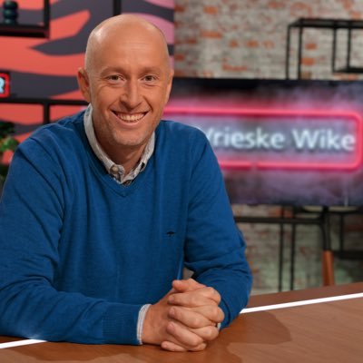 Bluesky: @Roelofdevries83 Presentator De Vrieske Wike en sportjournalist bij Omrop Fryslân / volgt sc Heerenveen / Insta: roelofdevries83
