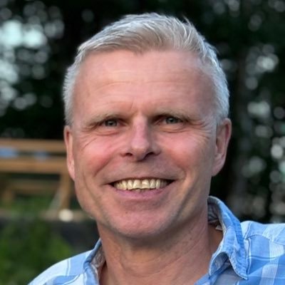 Kommunikasjonssjef i Fixrate. Utflytta moldenser. Far til tre. Ex Nordnet, Storebrand og Dine Penger. Siv.øk NHH.