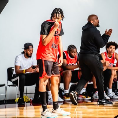 _iame1ijah's profile picture. 6’6 guard/wing class/ 25 #9 210lbs career high 40 points email:Kinglyttleton23@gmail.com 📞 647-569-8461  Toronto Ontario
