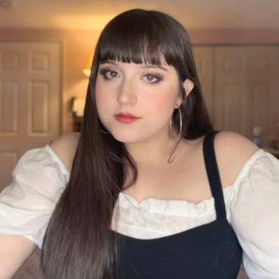 Latina creative writing grad, probably off reading SFF or fantasy romance