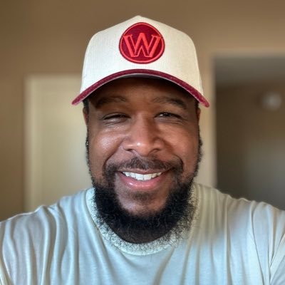 Artist from East Oakland | Creator of #LetsDoLunch Podcast | Co-Creator of @sincerelylovej2 #CIE #FoodJones #RIPPhatWeezy CashApp: $EverythingJones510