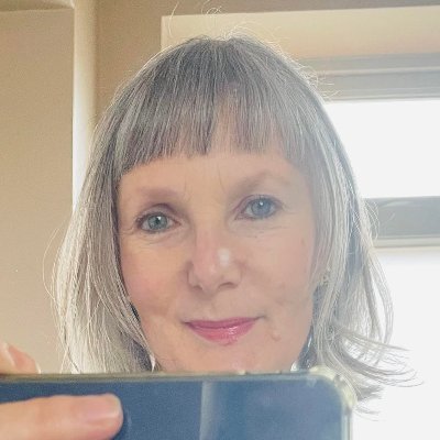 Early years creative arts specialist, creative & writer, mum and outdoor swimmer. Views my own