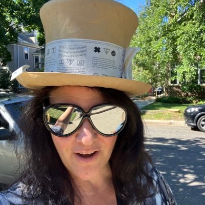 Minneapolitiain. The Fun Aunt. Let's talk about letterpress, cookies, cats, and the Minnesota State Fair!